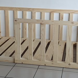 Single Poster bed | MB Pine & Furniture